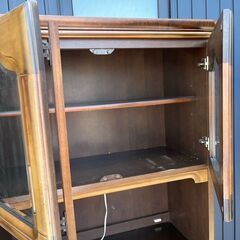 古い食器棚----10ｋｍ以内運びます---の画像
