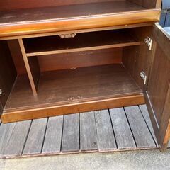 古い食器棚----10ｋｍ以内運びます---の画像