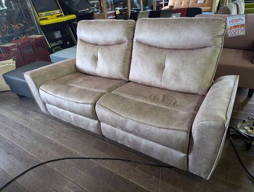 ３P電動ソファです！横に充電器ついてます！