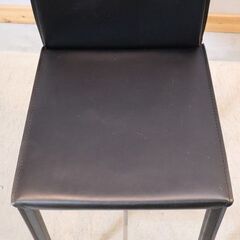 北欧デンマークのブランドBoConcept(ボーコンセプト)のZorro(ゾロ) バースツール 2脚セット。シンプルなフォルムがモダンな印象のバーチェアーは店舗などのカウンターチェアにもおススメです♪の画像