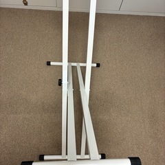 X型　ピアノスタンド　ホワイトの画像