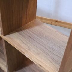 人気の無印良品(MUJI)のウォールナット材・3段・3列・スタッキングシェルフです！オープンタイプの万能棚。スリムなのでリビングなどのちょっとしたスペースや本棚としても活躍します♪の画像