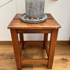 古い味のある木製角椅子　古道具　昭和レトロ　物置