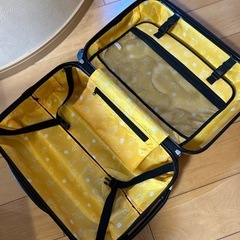 ぐでたまのスーツケース31リットルの画像