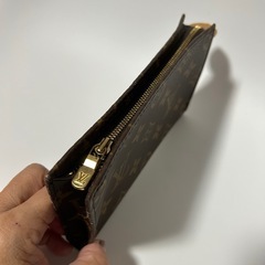 LOUIS VUITTONポーチの画像