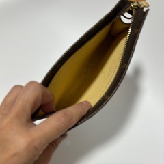 LOUIS VUITTONポーチの画像