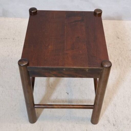 北海道民芸家具(HOKUMIN)の良質な樺材を使用した#670スツールです