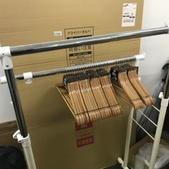 スチールラック+ハンガーラック+ハンガー複数個の画像