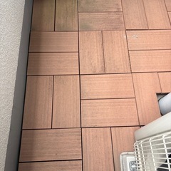 【現状渡し】樹脂製ウッドパネル 46枚セット（29.5×29.5cm）ベランダDIYに！の画像