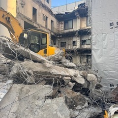 ◎未経験OK!!建造物解体工事一式に係る作業員大募集◎年功序列の給料制ではなく頑張りに応じてその都度昇給あり‼︎の画像