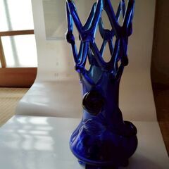 ■ 青のガラス花瓶　直径10cm 高さ27cm　