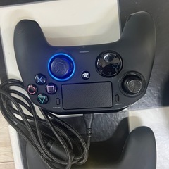 PS4本体箱ありゲームソフト数本、ナコンコントローラ２台の画像