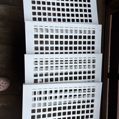 つっぱり棒2本で棚にできる棚の部分4枚