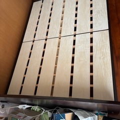 クイーンベッドフレームの画像