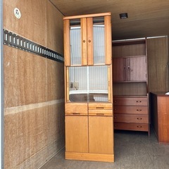 収納家具　茶色