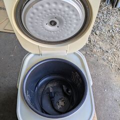 【引取早い方】アイリスオーヤマ炊飯器　5.5合炊きの画像