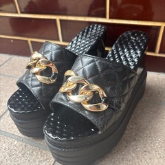 ほぼ新品　厚底サンダル