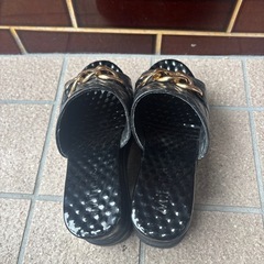ほぼ新品　厚底サンダルの画像