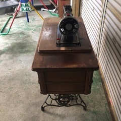 足踏みミシン　smith 昭和レトロ　アンティーク　テーブルの画像
