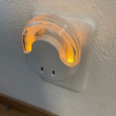 暗いと光るライト

