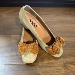 パンプス　スエード　リボン付きモカシン　coca ヒール 22.5㎝