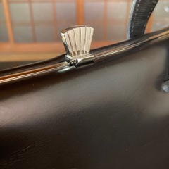 レザーハンドバッグ　黒　フォーマル　貝の形の金具が可愛い♡　本革　味岡の画像