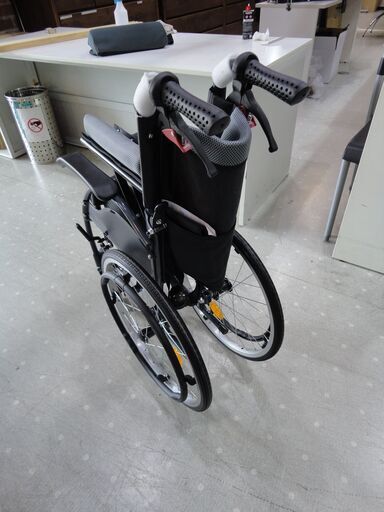 車椅子 自走式・介助式車椅子 863HS ノーパンクタイヤ 未使用品 【モノ