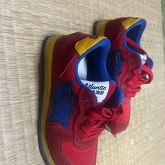 子供スニーカーの画像