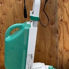 庭園芝刈機 EY2200 ナショナルのブランドです。 レンガや敷石などがある芝地でも、小回りラクラク 立ったまま、芝地のキワまで1台でOK 切れ味が長持ちする超硬刃採用の画像