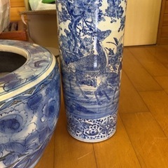 火鉢と傘立ての画像