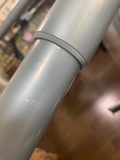 IKEAのホワイトデスク(高さ調節可能)