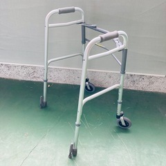 お値下げ　歩行器　リハビリ　介護　歩行補助　歩行訓練　折り畳み　在庫2台の画像