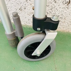 お値下げ　歩行器　リハビリ　介護　歩行補助　歩行訓練　折り畳み　在庫2台の画像