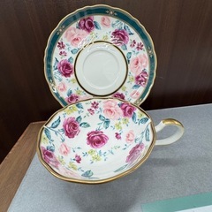 USED NARUMI カップアンドソーサーセット
の画像