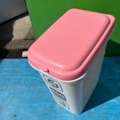 キッチンゴミストッカーの画像