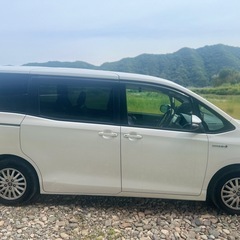 ヴォクシー80ハイブリッドの画像