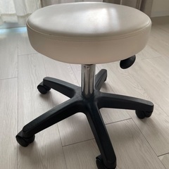 【取引中】マッサージベッド、丸椅子、大判タオルシーツなどセットの画像