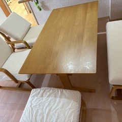 無印リビングでもダイニングでもつかえるテーブルチェアーセット