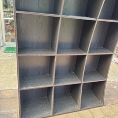 お店の展示にも！トール陳列棚木製の画像
