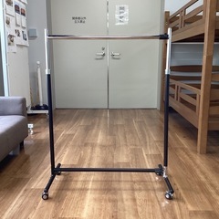 チャイルド用パイプハンガー【町田市再生家具】　0528