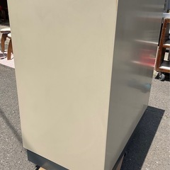 プラス　plus製 引違い書庫 スチール戸 (幅88 奥行51.5高さ88cm キャビネット)の画像