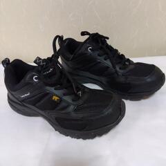 黒のスニーカーの画像