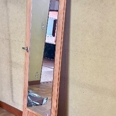 大きいなタンスの鏡になります、の画像