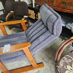 リサイクルショップどりーむ天保山店　No2568　リクライニングチェア　レバーで背もたれリクライニングできます♪　頭部も調整可♪の画像
