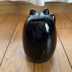 クロネコの貯金箱の画像