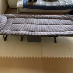 折りたたみベッドの画像