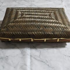 職人の手仕事品　繊細な竹細工の蓋付入れ物　新品