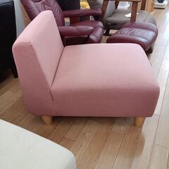 ★ジモティ割あり★  一人掛けソファ- ピンク H65×D82×W61 クリーニング済み TK5387の画像