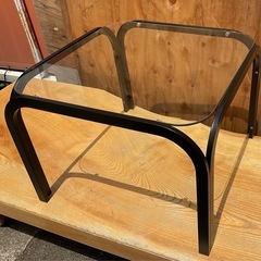 ガラステーブ 約50×50cm 高さ35cm スチール枠、足　黒の画像