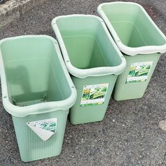 大きめの深型プランター3個、園芸資材